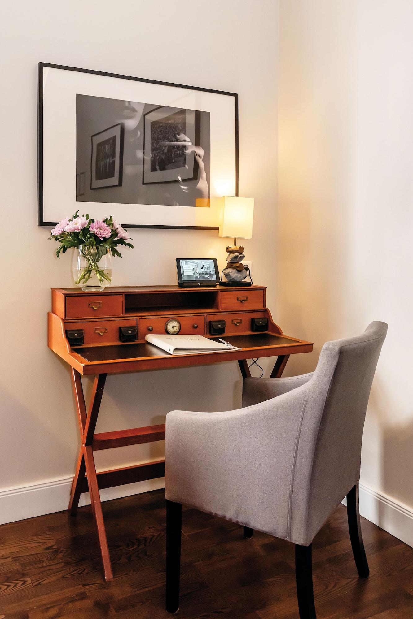 Arabel Design Apartments Berlin Bagian luar foto A modern secretary desk