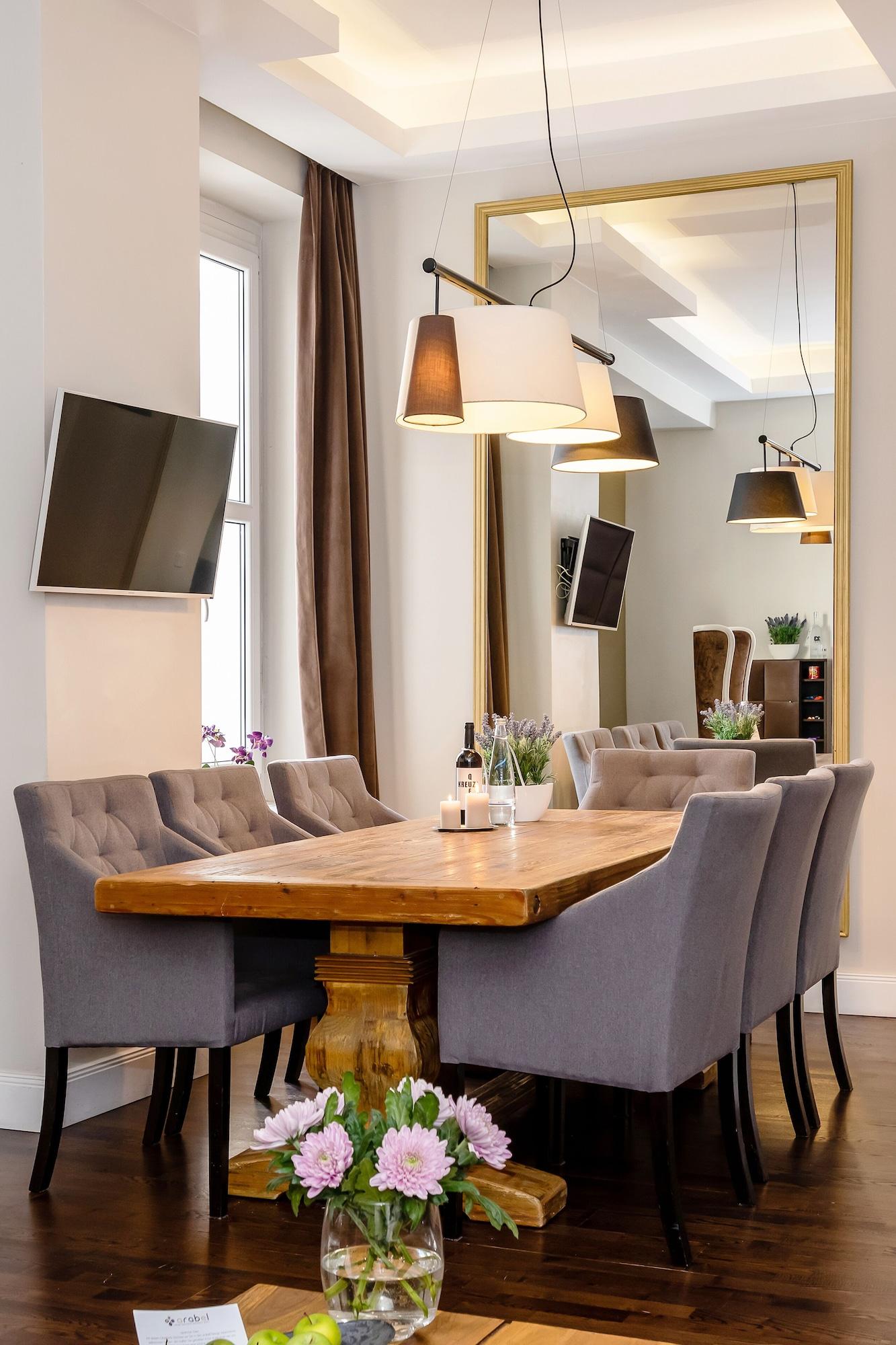 Arabel Design Apartments Berlin Bagian luar foto A dining room with a television