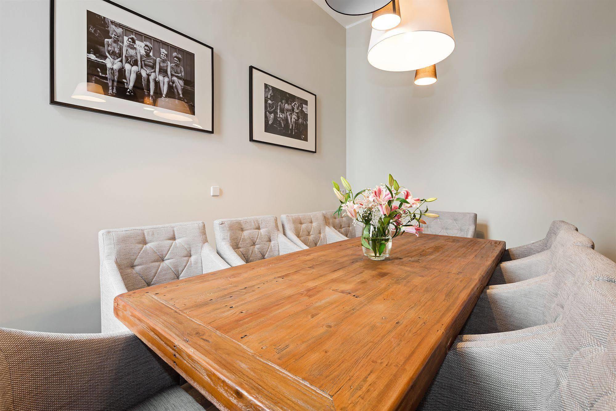Arabel Design Apartments Berlin Bagian luar foto A dining room